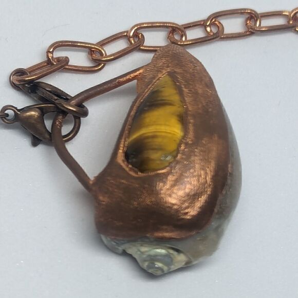 'Caracolito' Natural Druzy Shell & Tigers Eye Necklace - Picture 6 of 9